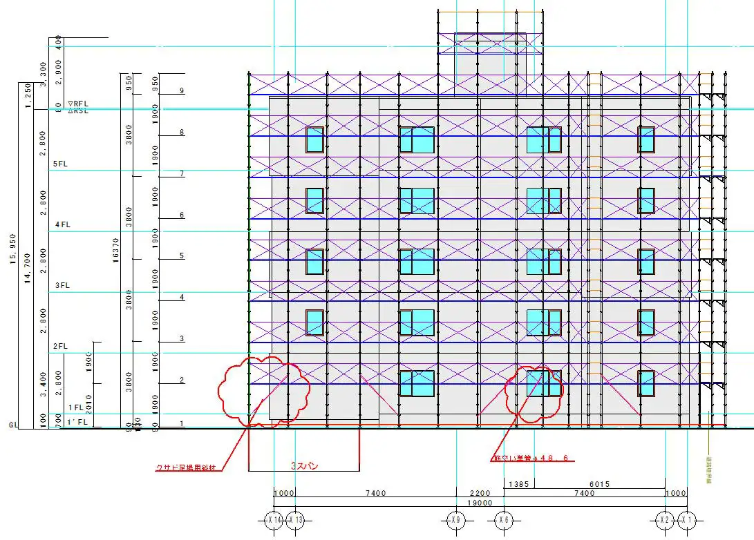 クサビ式足場における先行手すりの筋交い代用例と、最下層で3スパン以内に斜材または鋼管筋交いを設置する必要がある箇所を示した図面。